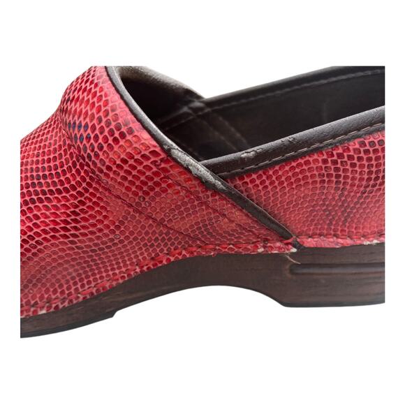 Dansko Pro XP 2.0 Clog Red Texture Size 41 Slip Resistant Nursing Professional - Picture 12 of 14